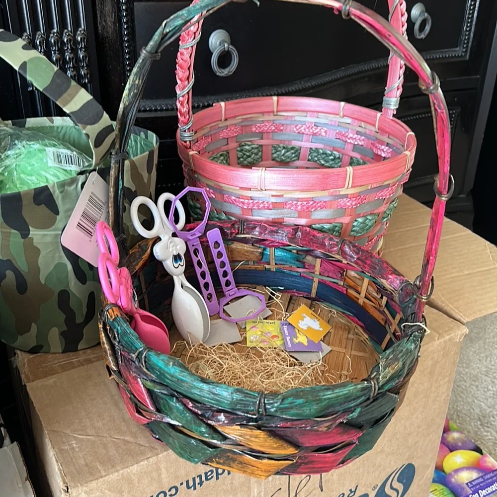 7 Camo baskets, 2 traditional, lots of Easter grass, four egg holders